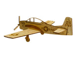 Flugzeugmodell aus Holz der North American T-28 Trojan