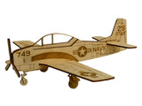 Flugzeugmodell aus Holz der North American T-28 Trojan