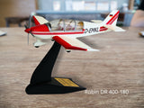 Robin_DR400_180_Remorqueur_Modell_auf_Staender-pureplanes