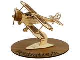 Beechcraft D17 Staggerwing Doppeldecker Flugzeugmodell aus Holz
