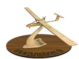 Technoflug Piccolo b Deko Flugzeugmodell aus Holz auf einem Ständer
