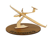 ASH 31 Segelflugzeugmodell aus Holz auf einem Ständer