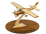 Cessna 206 Flugzeug Standmodell zur Dekoration aus Holz