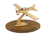 Grumman American Traveler Holzmodell auf einen Ständer zur Dekoration