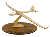 SZD-54 Perkoz Segelflugzeug Holzmodell auf einem dekorativen Ständer