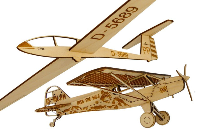 individuell graviertes Flugzeugdekor auf Holz Flugzeugmodellen zur Dekoration von Pure Planes