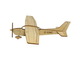 Cessna 172 Skyhawk Deko Flugzeugmodell Bausatz | Pure Planes