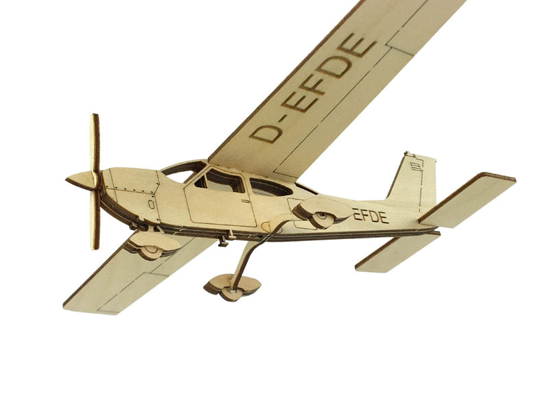 Cessna 177 Cardinal Deko Flugzeugmodell Bausatz | Pure Planes