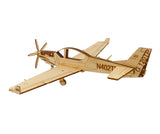 Grob G120 TP Deko Flugzeugmodell aus Holz auf einem Ständer von Pure Planes