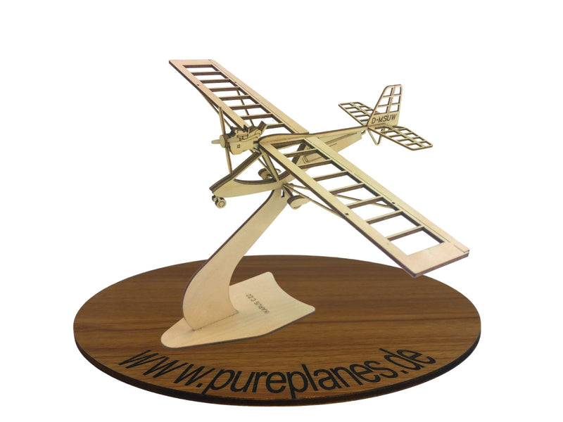Ikarus C22 Ultraleichtflugzeug als Tischmodell aus Holz