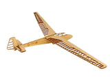 Das Segelflugzeug Modell K7  mit detaillierten Rippenstrukturen aus Holz
