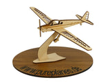 Klemm 107c Modellflugzeug aus Holz auf einem Ständer zur Dekoration