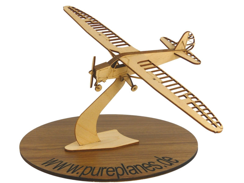 Pützer Elster Flugzeugmodell aus Holz auf einem Ständer