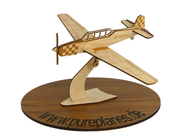 Zlin 226 Flugzeugmodell aus Holz zum Anschauen